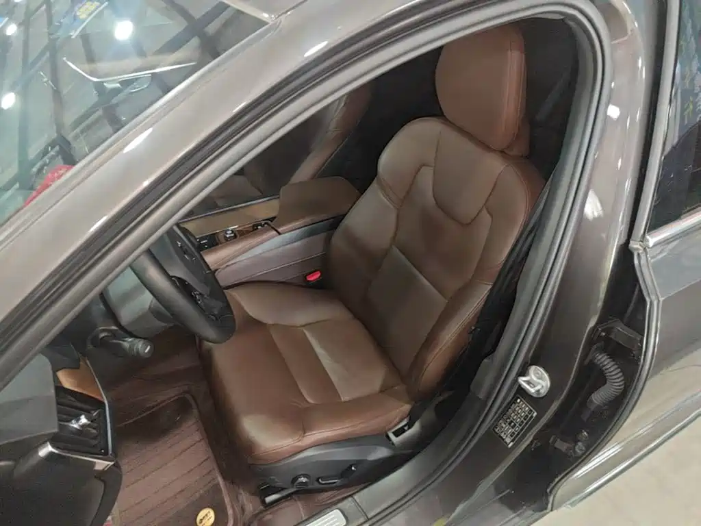 Volvo S90 — фото 15