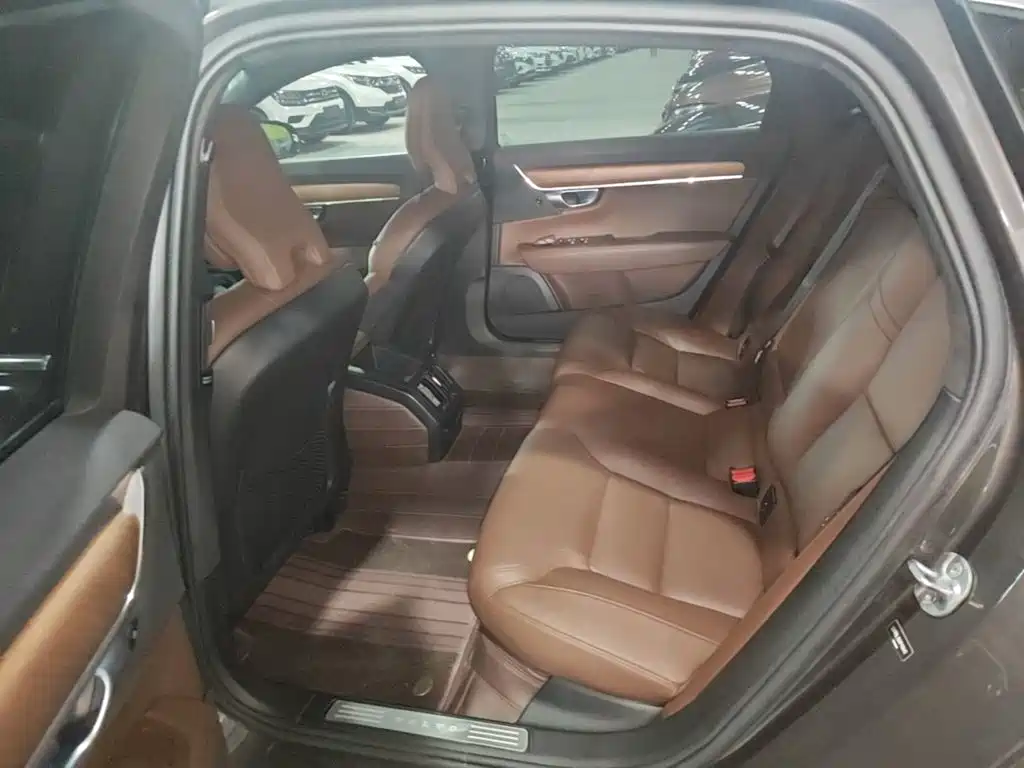 Volvo S90 — фото 17