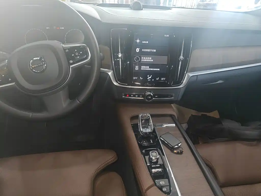 Volvo S90 — фото 9