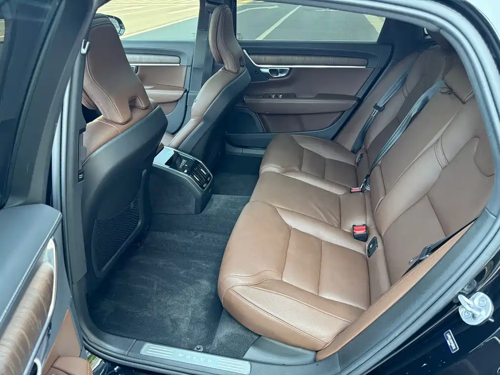 Volvo S90 — фото 10