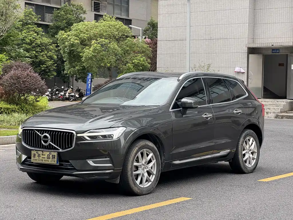 Volvo XC60 — фото 8