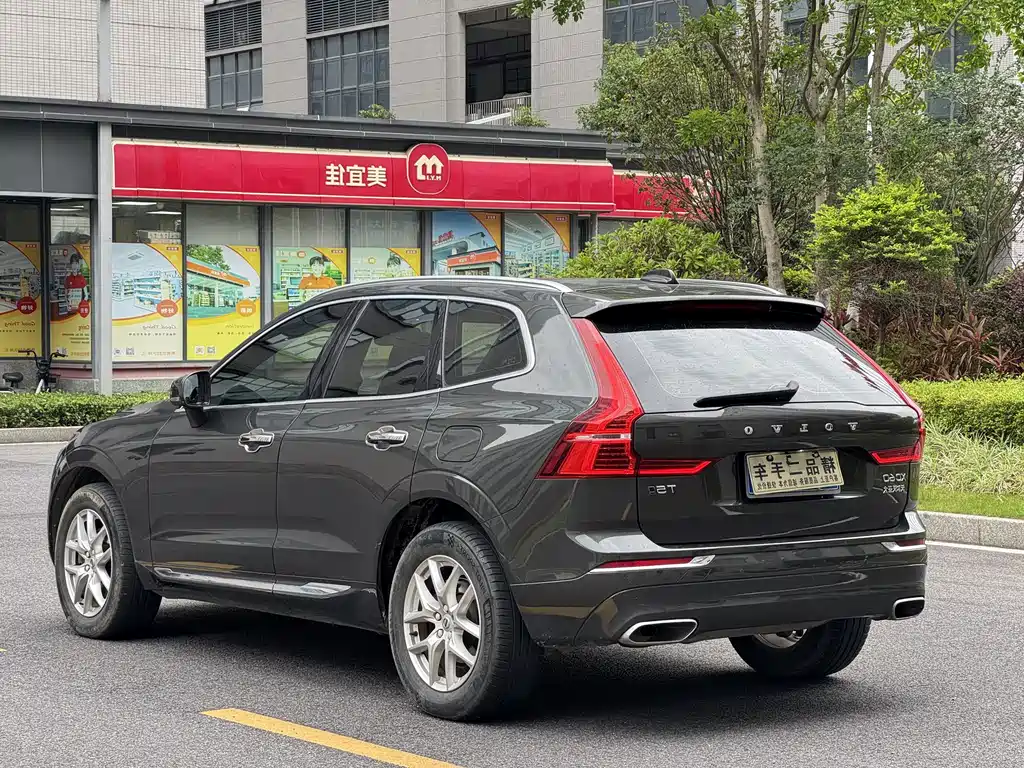 Volvo XC60 — фото 9