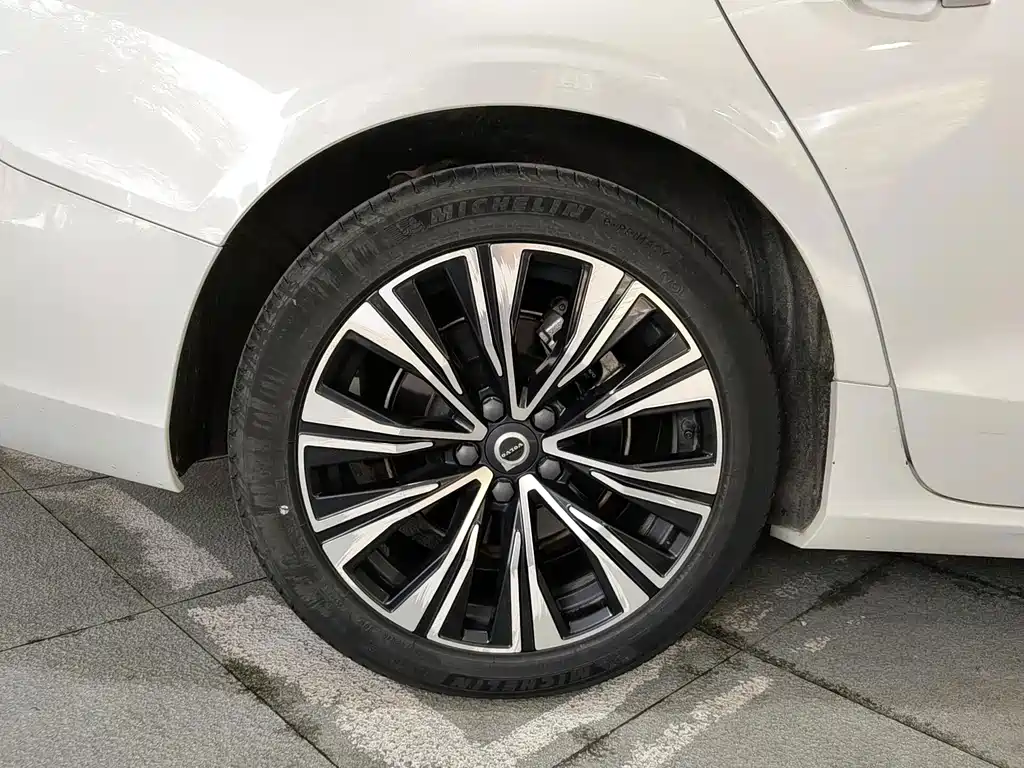 Volvo S60 — фото 18