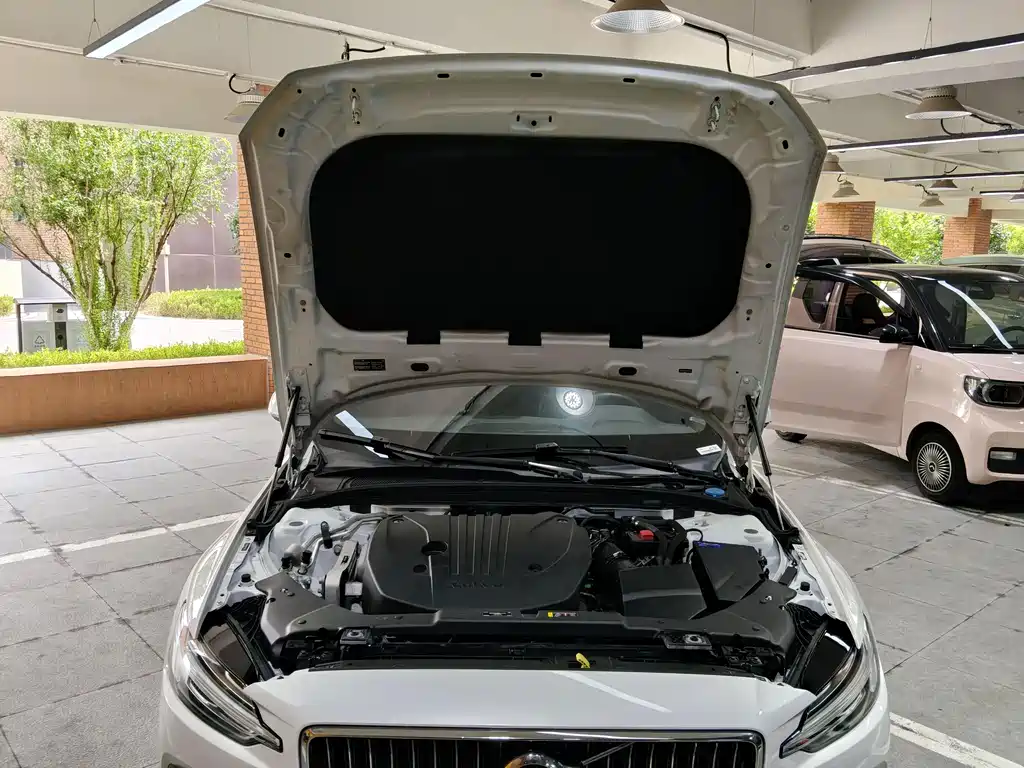 Volvo S60 — фото 19