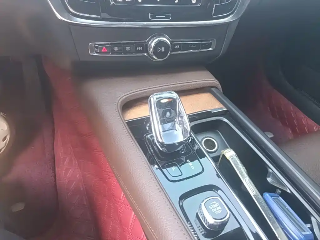 Volvo S90 — фото 14