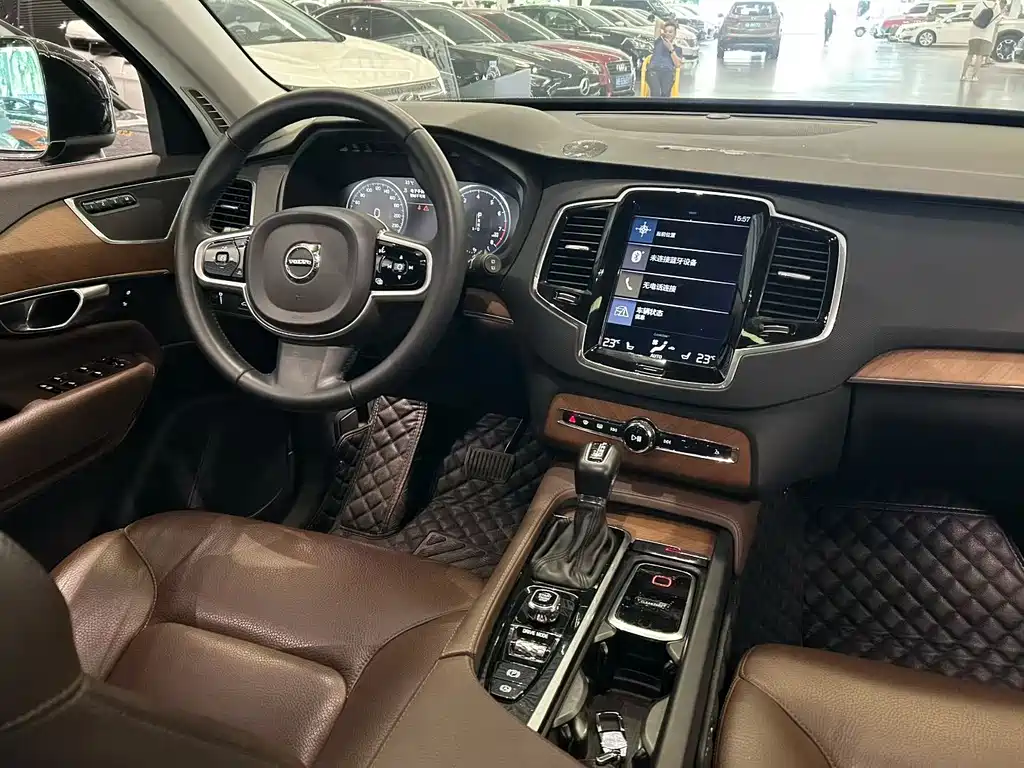 Volvo XC90 — фото 7