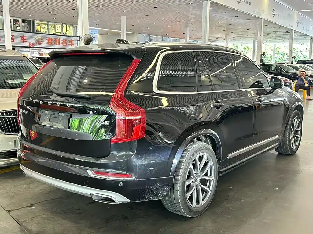 Volvo XC90 — фото 8
