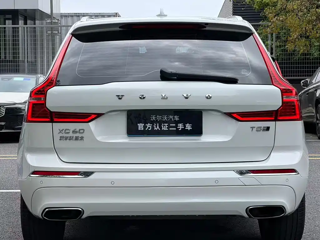 Volvo XC60 — фото 11