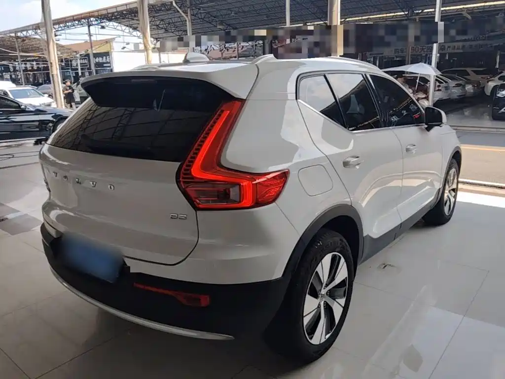 Volvo XC40 — фото 7
