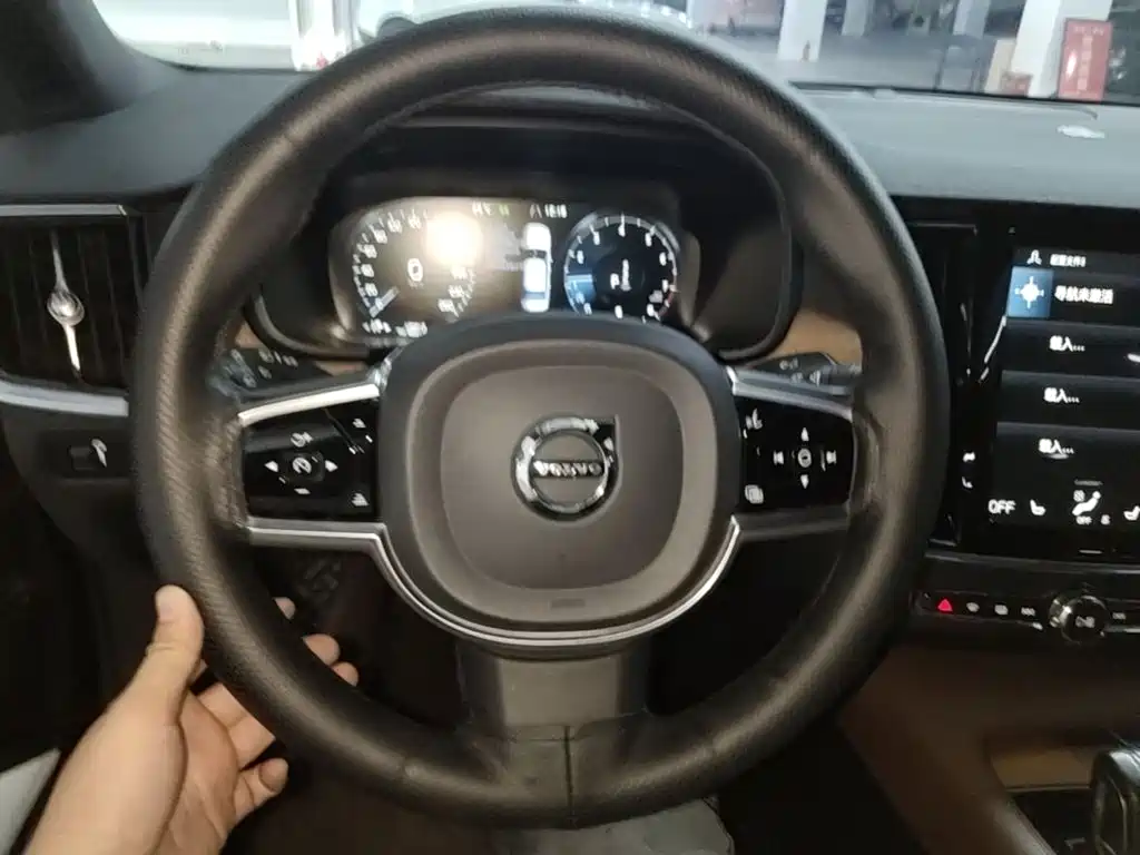 Volvo S90 — фото 11