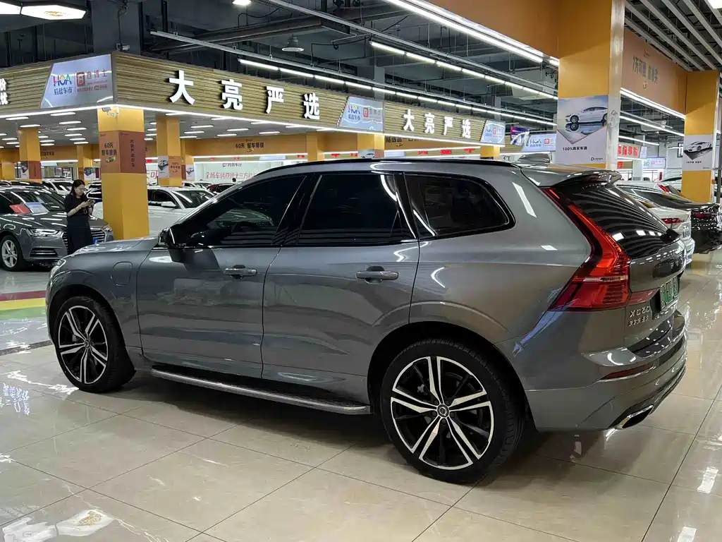 Volvo XC60 PHEV — фото 6