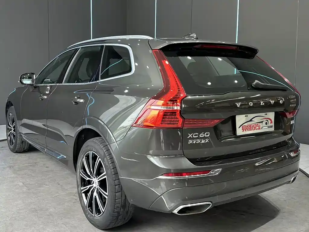 Volvo XC60 — фото 8
