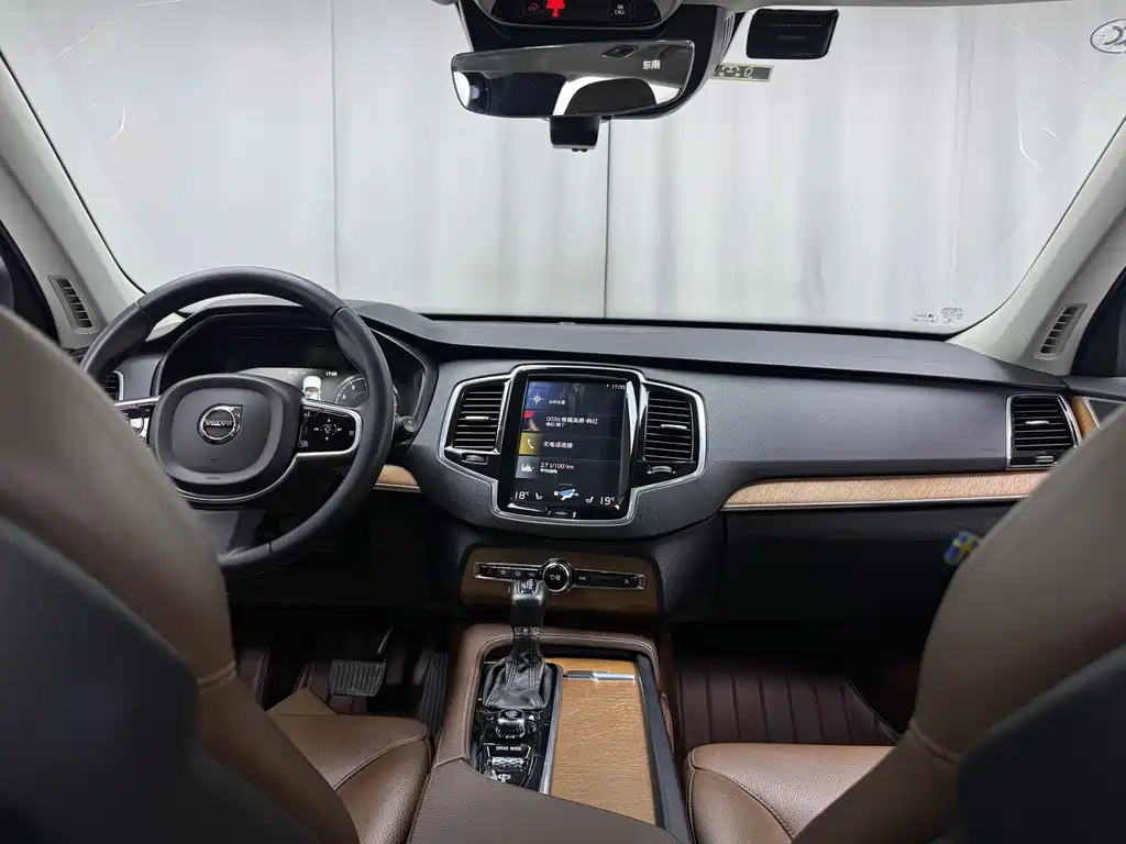 Volvo XC90 — фото 9