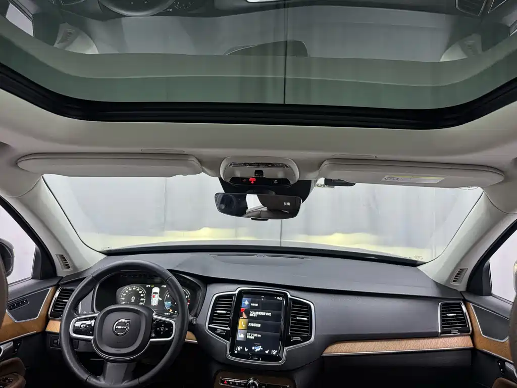 Volvo XC90 — фото 10
