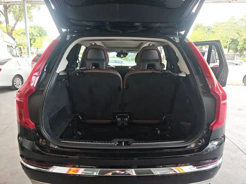 Volvo XC90 — фото 8