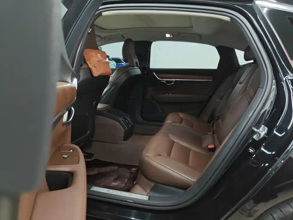 Volvo S90 — фото 17