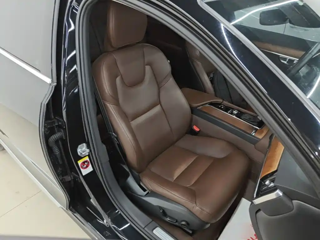Volvo S90 — фото 25