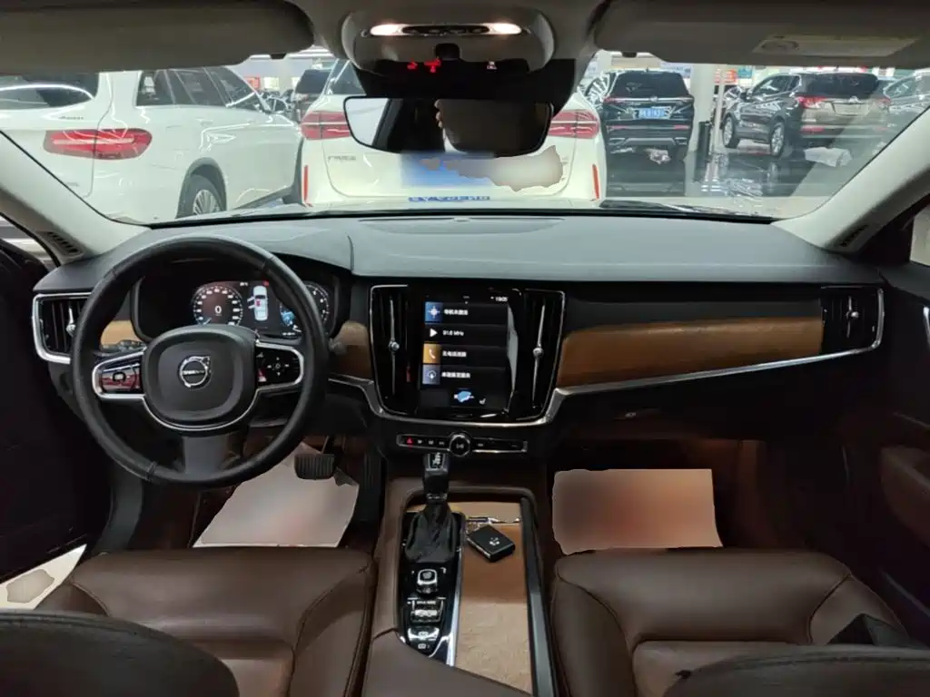 Volvo S90 — фото 10