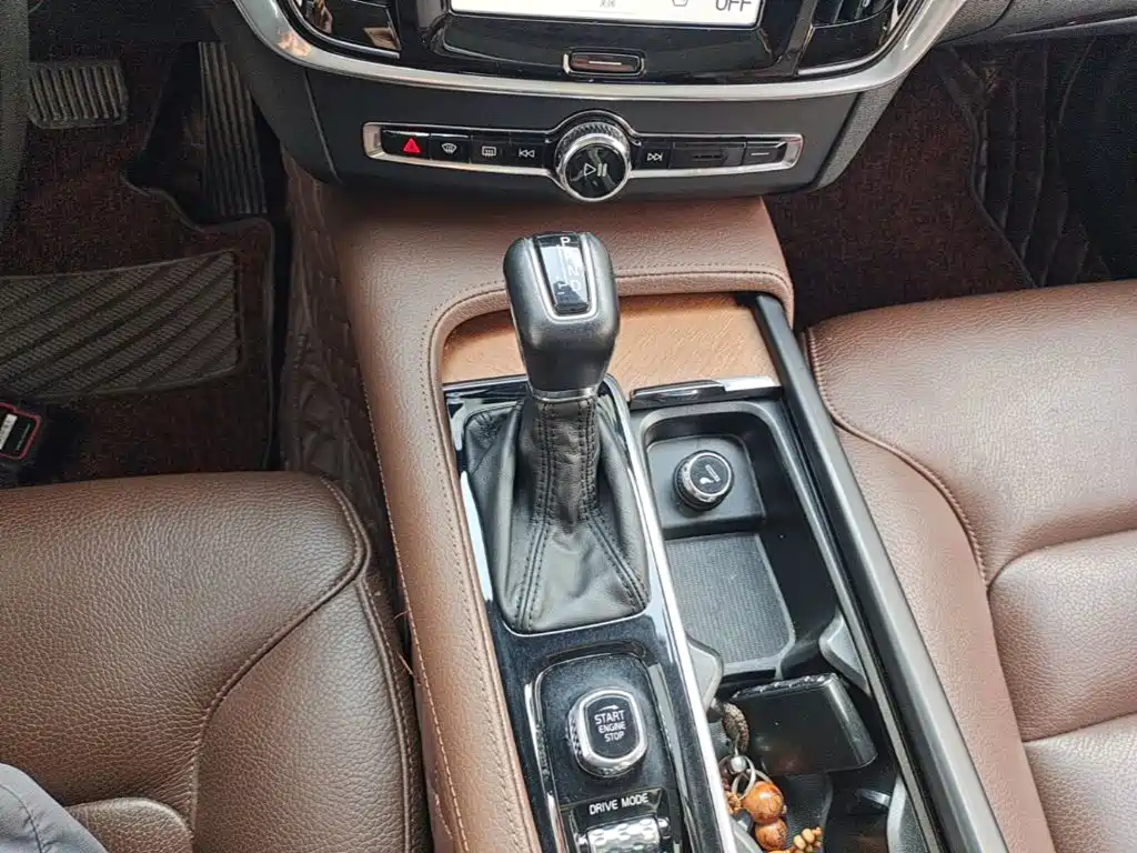 Volvo S90 — фото 14