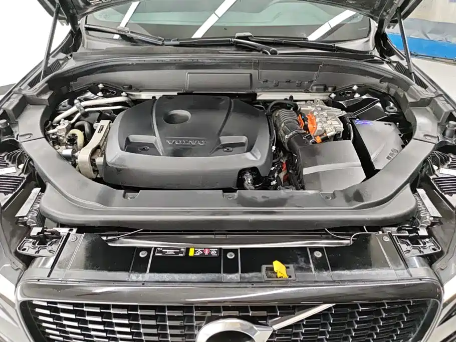 Volvo XC60 PHEV — фото 10