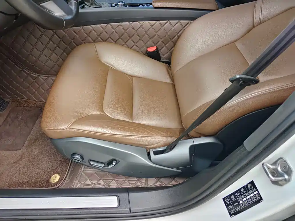 Volvo XC60 — фото 22