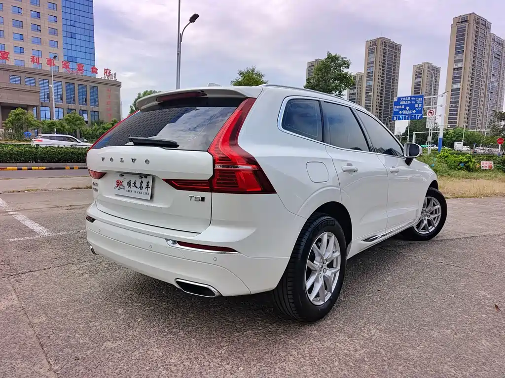Volvo XC60 — фото 4