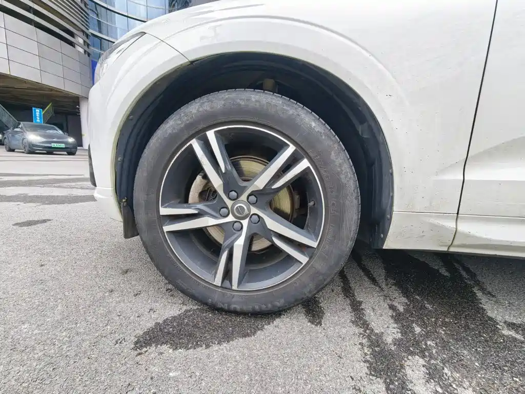 Volvo XC60 — фото 11
