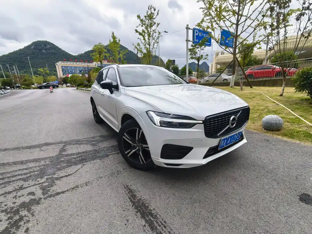 Volvo XC60 — фото 3