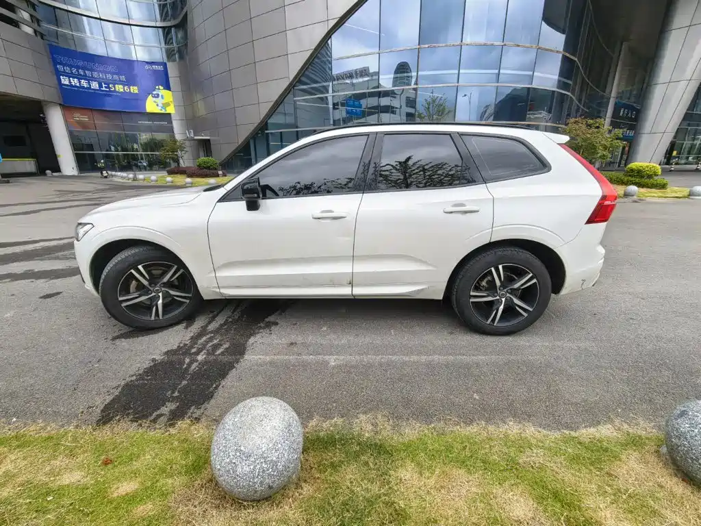 Volvo XC60 — фото 4