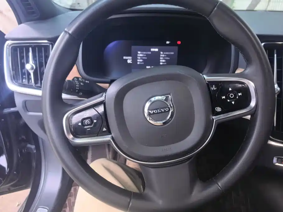 Volvo S90 — фото 15