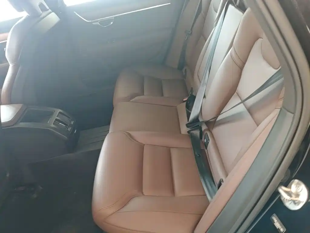 Volvo S90 — фото 17