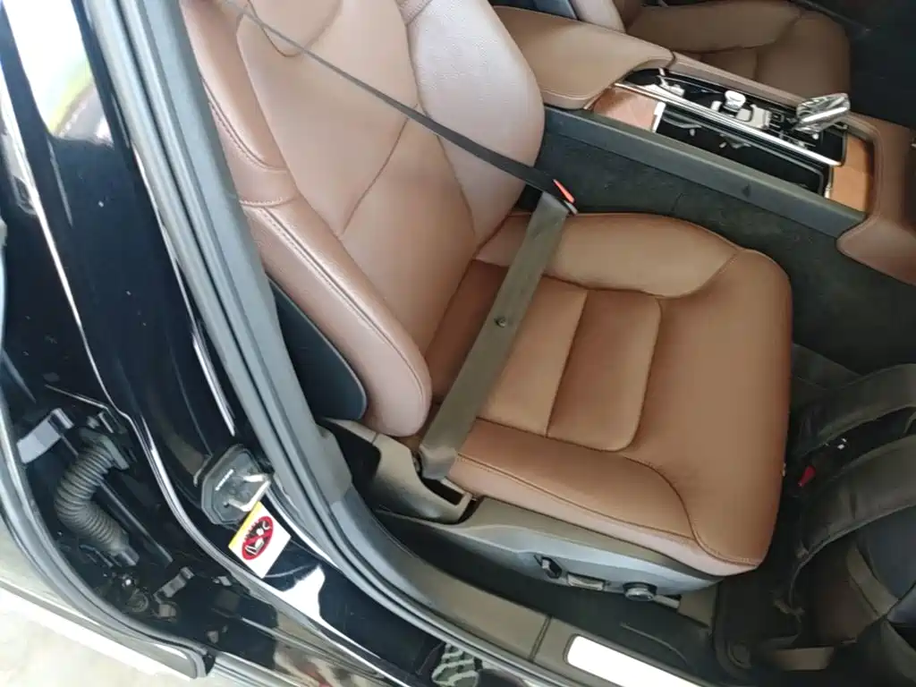 Volvo S90 — фото 25