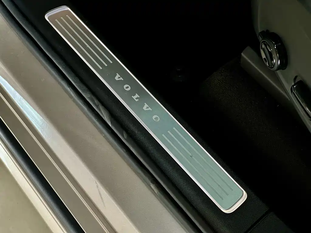 Volvo XC90 — фото 17