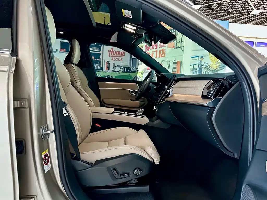 Volvo XC90 — фото 19