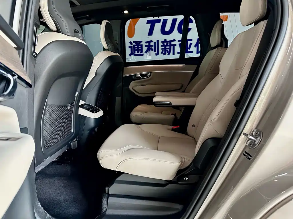 Volvo XC90 — фото 22