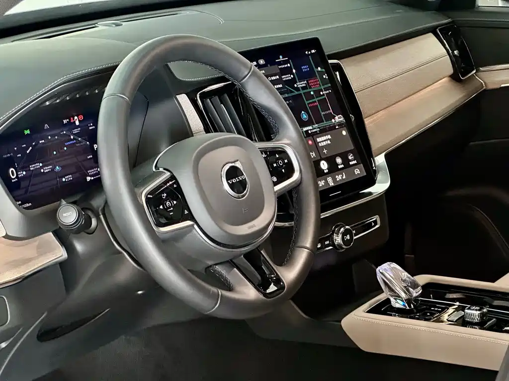 Volvo XC90 — фото 24