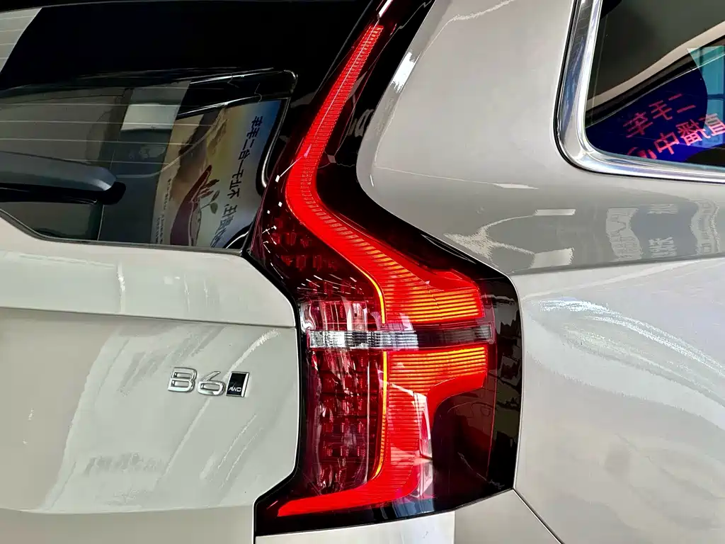 Volvo XC90 — фото 9