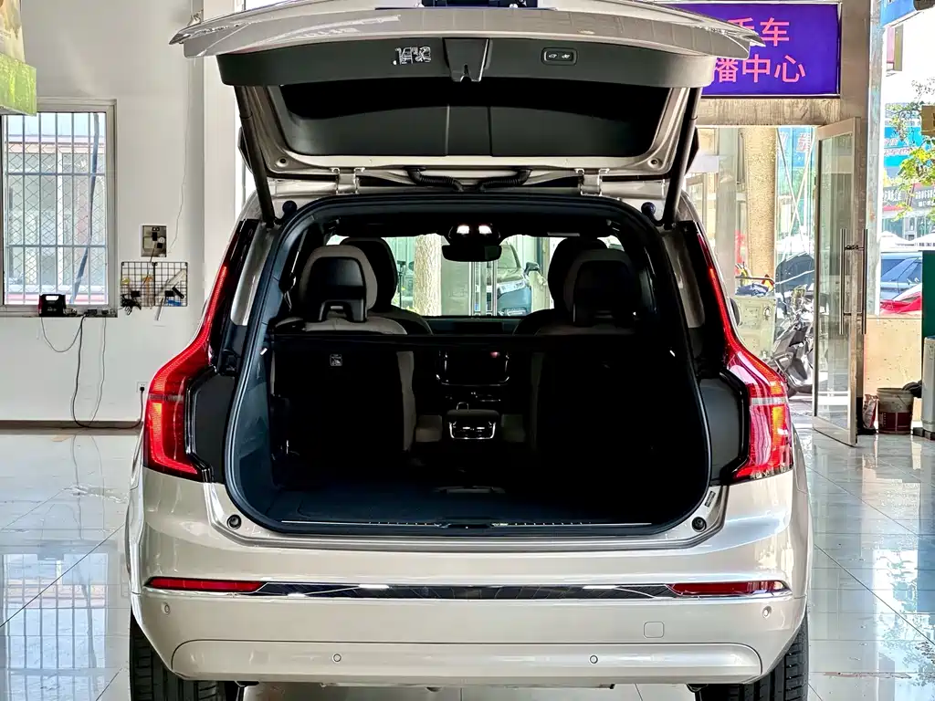 Volvo XC90 — фото 10