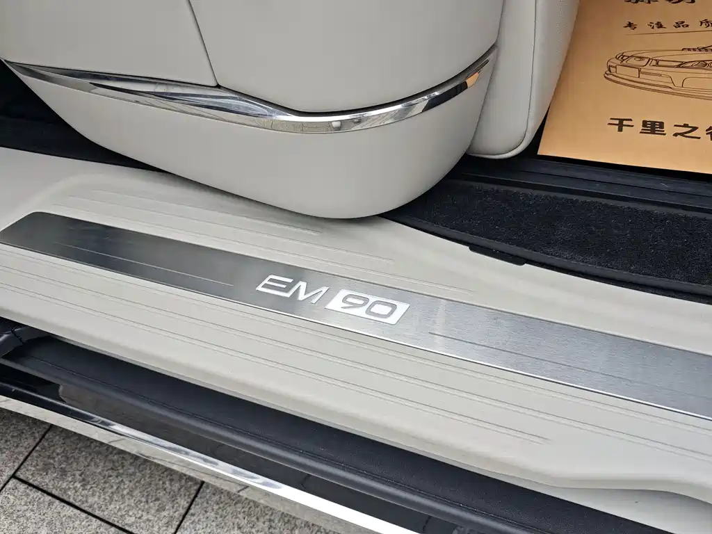Volvo EM90 — фото 26