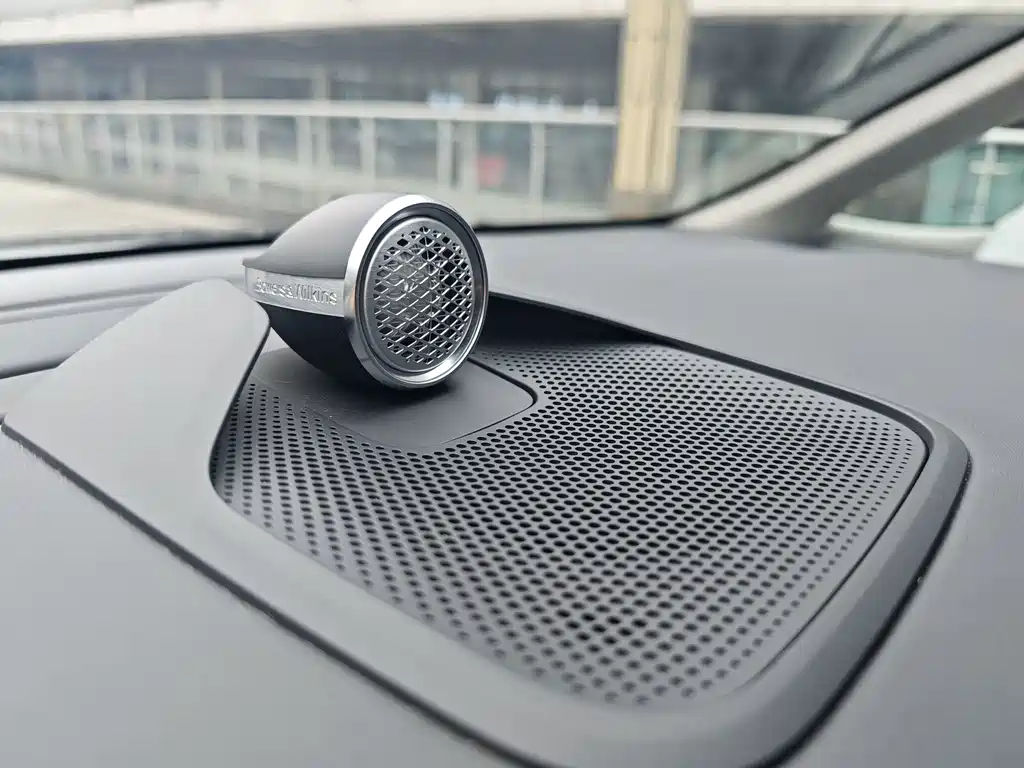 Volvo EM90 — фото 35