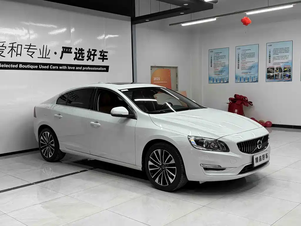 Volvo S60 — фото 2
