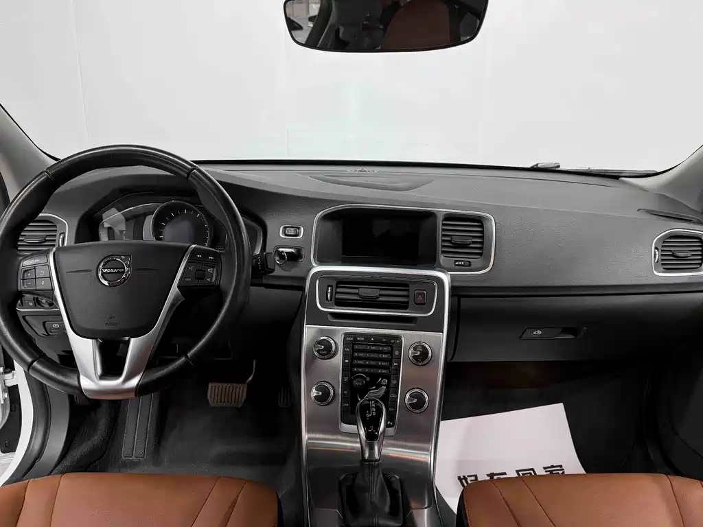 Volvo S60 — фото 13