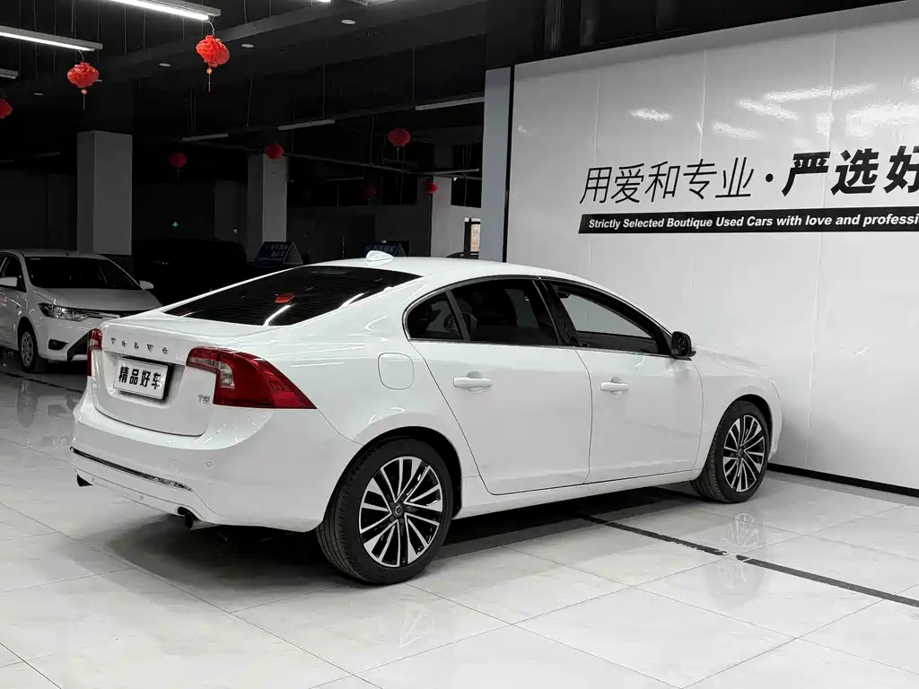 Volvo S60 — фото 4
