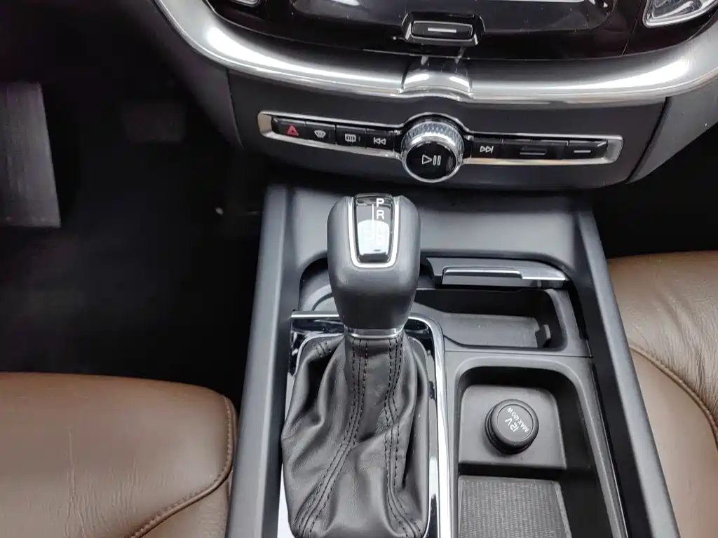Volvo XC60 — фото 13