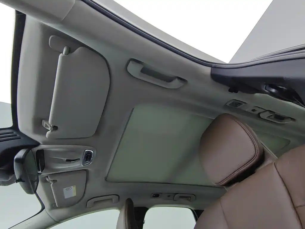 Volvo XC60 — фото 14