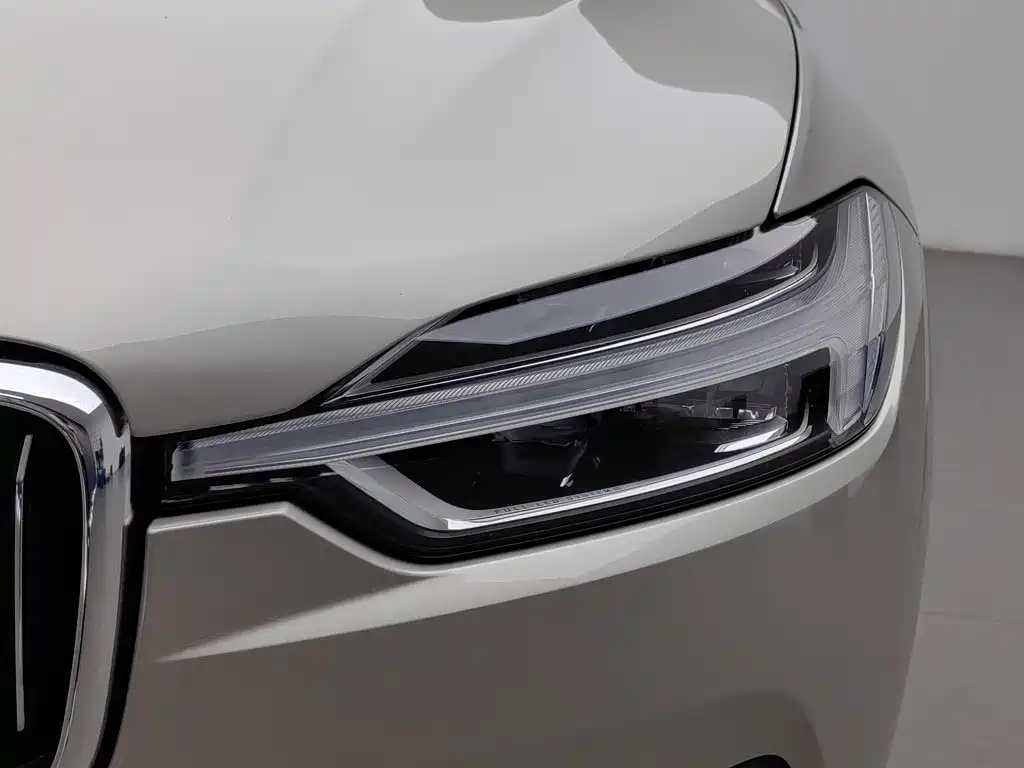 Volvo XC60 — фото 7