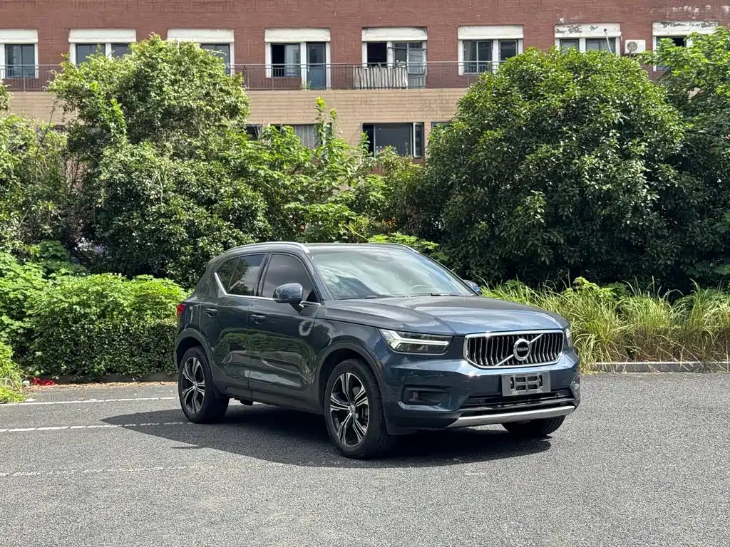 Volvo XC40 — фото 3