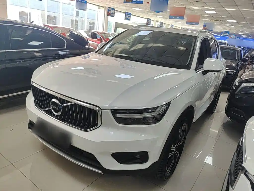 Volvo XC40 — фото 2