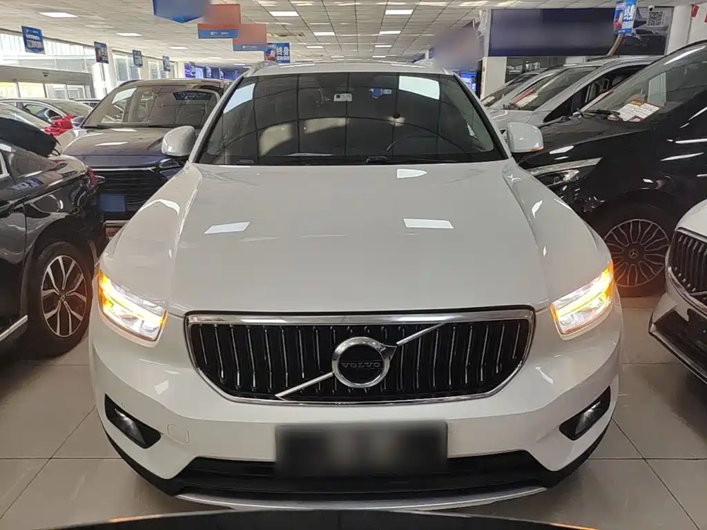 Volvo XC40 — фото 3