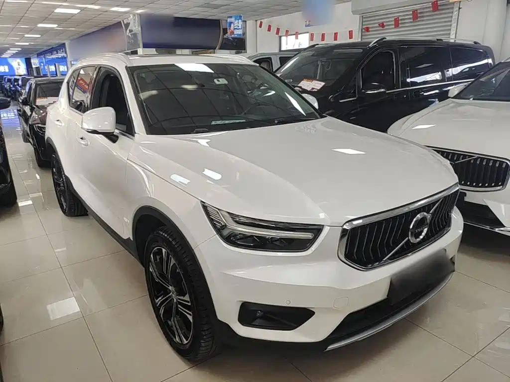 Volvo XC40 — фото 4